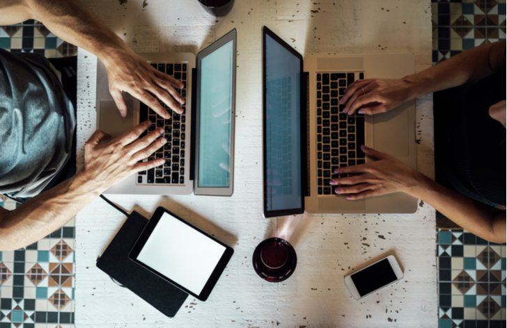 Kde a ako investovať našetrené peniaze