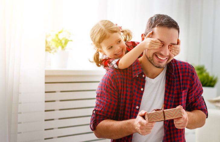 Môže otec pracovať aj poberať materské?