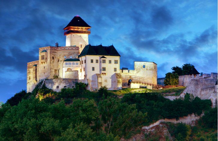 Vstupné na hrady a zámky na Západnom Slovensku