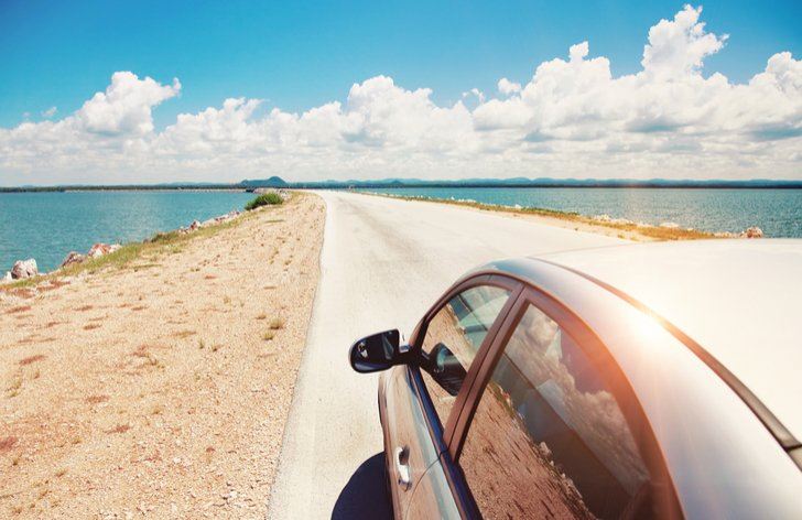9 tipov, ako jazdiť autom na dovolenku úspornejšie