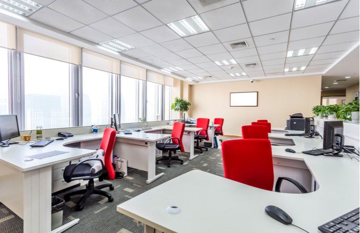 Kto platí nájomné pri nútenej uzávierke predajne či prevádzky