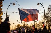 Komentár: Británia dúfa v rýchlejšie rastúcu ekonomiku. Silnejšia libra a vyššie sadzby však tlačia na pokles akcií.