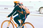 Aké reflexné prvky by mali používať chodci a cyklisti na jeseň resp. v zime?