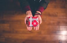 Vianočné darčeky na úver? Ak už musíte, voľte radšej kreditnú kartu