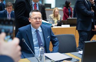 Minister varuje: Dlhopisy ešte nie sú na trhu, no podvody už začali