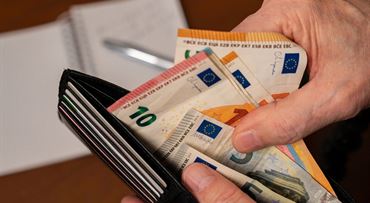 Limit na platby v hotovosti v roku 2023. Čo ostáva a čo sa mení?