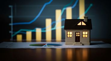 Slováci zarábajú čoraz viac a to tlačí ceny nehnuteľností vysoko, myslí si expert