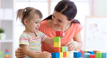 Nové pravidlá pre predĺžený rodičovský príspevok: Čo sa mení od mája 2025