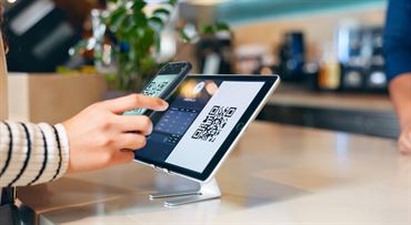 Bezhotovostné platby budú čoskoro povinné v obchodoch na celom Slovensku
