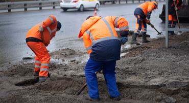 Parlament schválil „zákon proti lenivosti“. Za odmietnutie práce môžete prísť o dávky