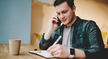 Práca v zahraničí a dávka v nezamestnanosti v SR: kedy je možná?