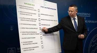 Uťahovanie opaskov neprináša výsledky. Minister Kamenický potrebuje ďalšiu konsolidáciu