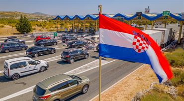 Autom do chorvátska: Koľko zaplatíte za benzín, naftu a známky (prehľad)