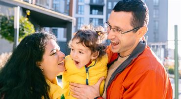 Rodičovský príspevok 2026: Prvý raz prekročí „magickú hranicu“