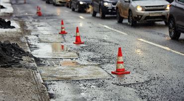 NBS dvíha varovný prst: prejedáme si tu peniaze na budúcnost a tak to aj vyzerá