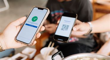 Od tohto dátumu budú povinne obchodníci prijímať bezhotovostné platby