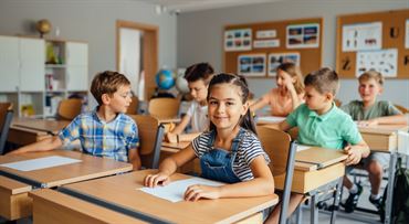 Osobitný príspevok pre prvákov poskytujú aj samosprávy. Je medzi nimi aj tá vaša?