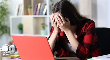 Viacerí absolventi musia riešiť dôležitú povinnosť. Po lete z nich môžu byť dlžníci