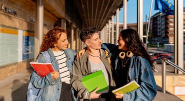 Prídavok na dieťa: poskytuje sa aj pri kombinovanom či zahraničnom štúdiu? 