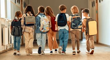 Nie všetci rodičia dostanú peniaze na prváčikov automaticky. Toto musia urobiť