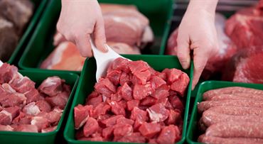 Státisíce Slovákov si nemôžu dovoliť jesť mäso ani raz za dva dni. V EÚ sme na tom najhoršie