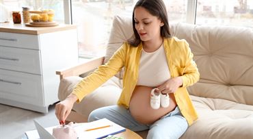 Dávka na materskej opäť stúpne. Akú sumu dostanete a kto si najviac prilepší?