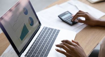 Sporíte si sami na slušný dôchodok? Štát vám odhryzne aj z neho, zavádza sa nový odvod