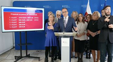 Opatrovatelia sa môžu tešiť: nový príspevok dosiahne až 1010 € mesačne