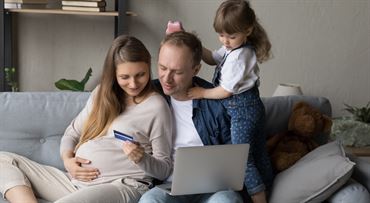 Už žiadne papierovačky? Nový zákon prináša automatické vyplácanie dávok