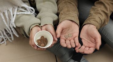 Slovensko sa zabára do chudoby, za 5 rokov pribudli státisíce ľudí v núdzi