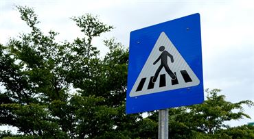 Chodec bude na priechode pánom. Pozrite si, čo sa mení v cestných pravidlách