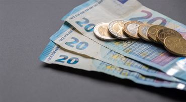 Platy rástli, no rozdiely pretrvávajú: desatina Slovákov ledva nad tisíckou