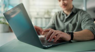 Nový zákon pre digitálne platformy? Zamestnávatelia upozorňujú na živnostníkov