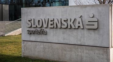 Slovenská sporiteľňa znižuje poplatky za niektoré platby