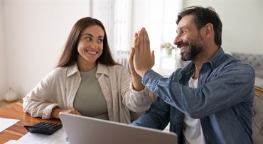 Až 400 eur za rok. Mladí ľudia majú nárok na špeciálny bonus, treba oň ale požiadať