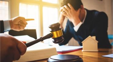 Čo vám hrozí ak za úver alebo hypotéku ručíte nehnuteľnosťou a nesplácate?