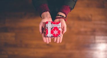 Vianočné darčeky na úver? Ak už musíte, voľte radšej kreditnú kartu