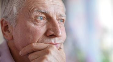 Podvodníci okrádajú penzistov doma aj cez internet. Pozrite si, na čo si dať pozor