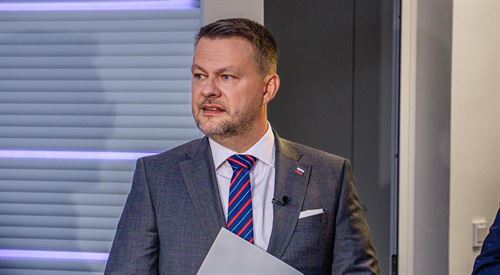 13. dôchodky v ohrození? Minister Ficovej vlády hovorí o ich posunutí a úprave
