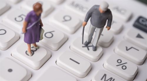 Kto dostane opatrovateľský príspevok vyšší než 1 200 eur? Reforma mení systém