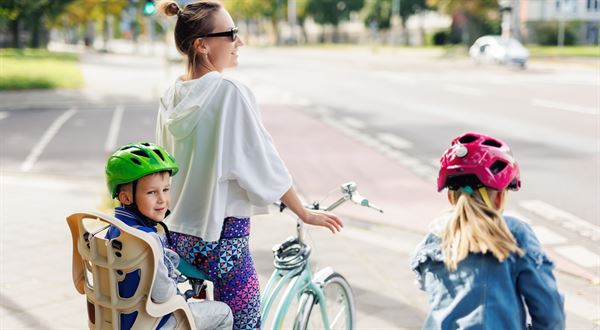 Môžu cyklisti či kolobežkári jazdiť po chodníku? Pozor na pokuty