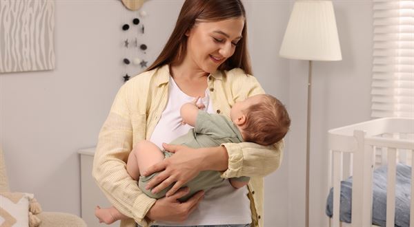 Žena si dopomohla k vyššiemu materskému. Poisťovňa ju obvinila z finty, súd sa jej zastal 