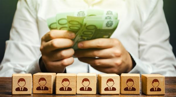 Až 400 000 zamestnancov na Slovensku sa môže tešiť na odmenu 800 eur