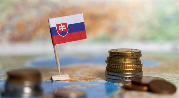 Ekonomický marazmus dorazil. Reálne mzdy Slovákov klesajú, zamestnancov ubúda