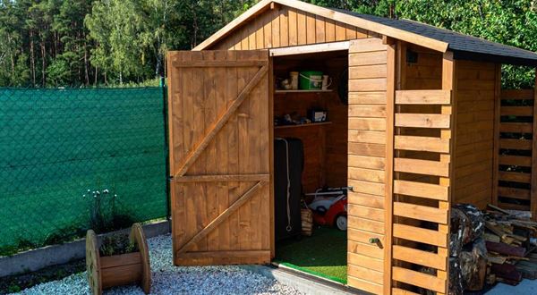 Minimalistický domček na náradie: Ako ušetriť miesto a stále mať poriadok