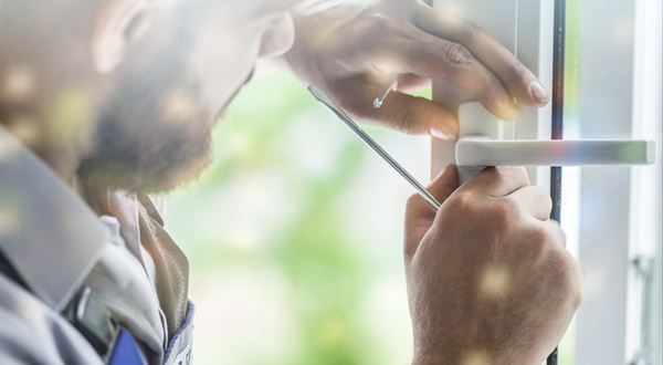 Pozor na zbytočne vyhodené peniaze: Najčastejšie problémy pri plastových oknách