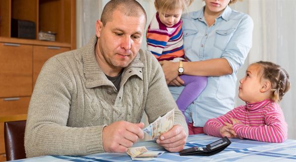 Krutá pravda o slovenských mzdách: Väčšina ľudí žije od výplaty k výplate a zhoršuje sa to