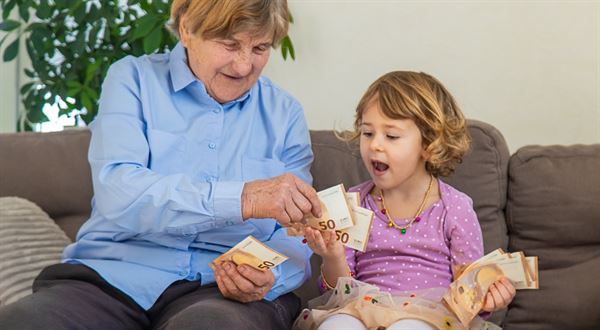4 sociálne dávky, ktoré sa budú zvyšovať: Kto si v roku 2026 polepší?