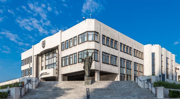 Sviatkov ubúda, odvodov pribúda. Toto je schválených 21 konsolidačných opatrení (PREHĽAD)