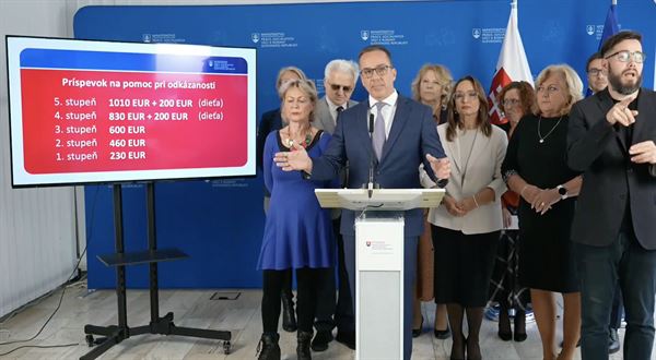 Opatrovatelia sa môžu tešiť: nový príspevok dosiahne až 1010 € mesačne